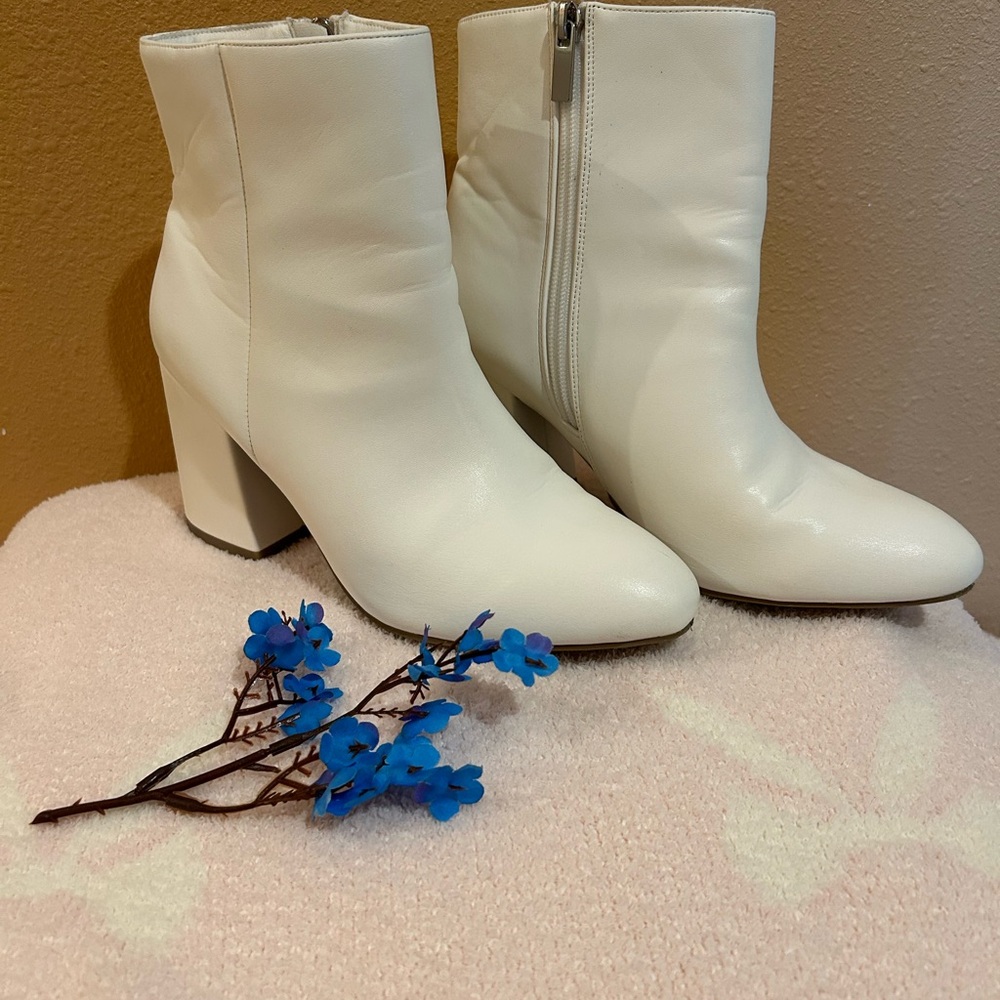 Wild diva White Ankle Boots